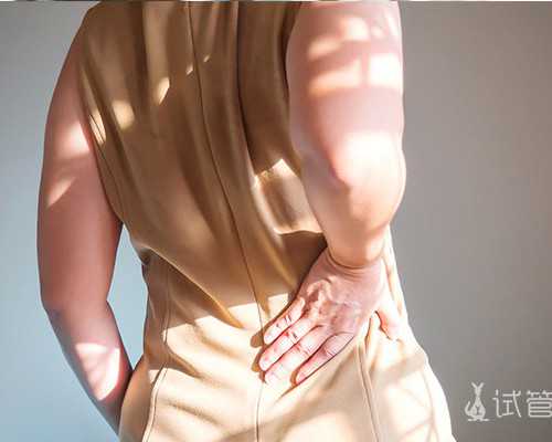 北京人艺话剧古玩_花毯上的侧卧裸女