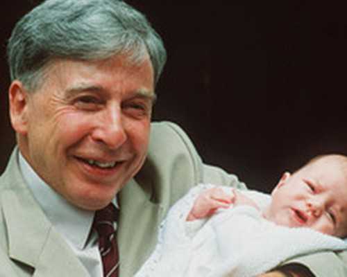 收购古董古玩想出售藏品可以联系我_蛋黄派适合当早餐吗？